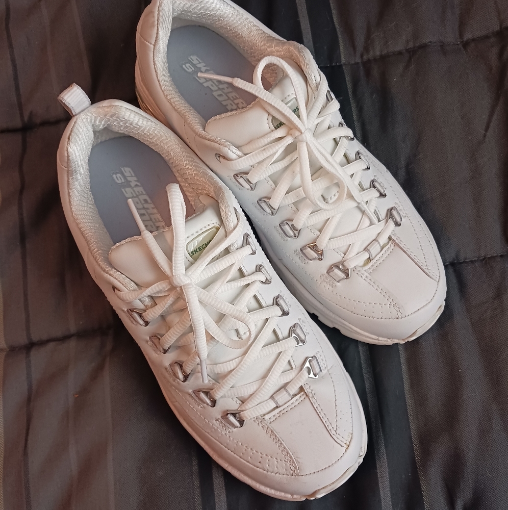 Nearly New Skechers 👟